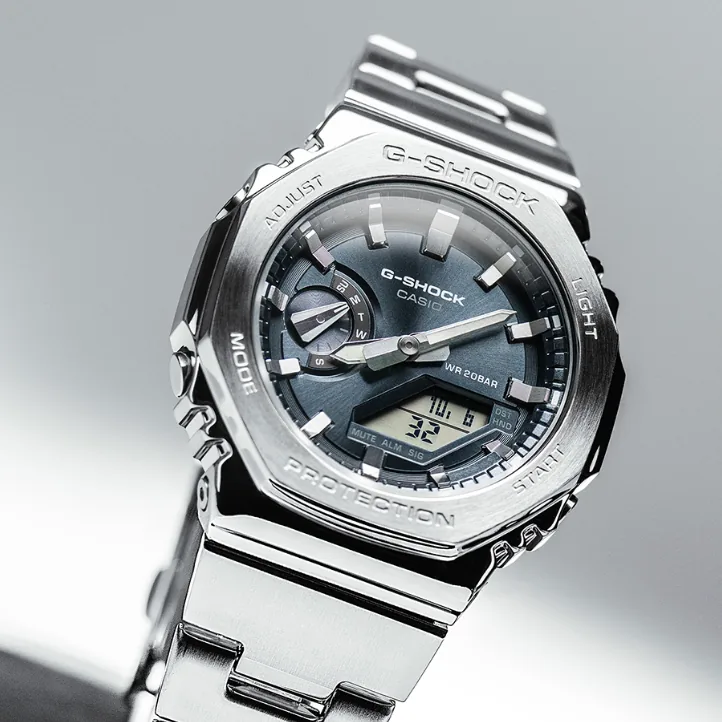 Casio G-Shock GM-2110D-8A — vista 2