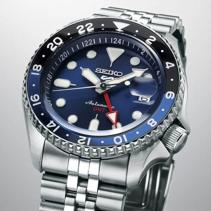 Seiko 5 Sports GMT — vista 2