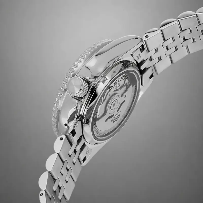Seiko 5 Sports GMT — vista 3