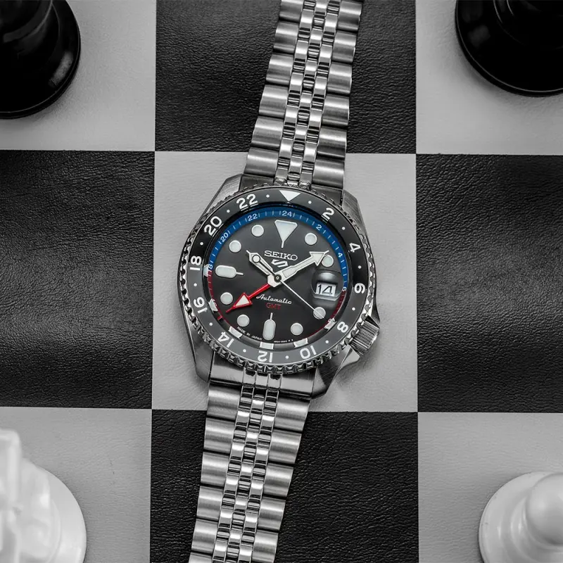 Seiko 5 Sports GMT — vista 3