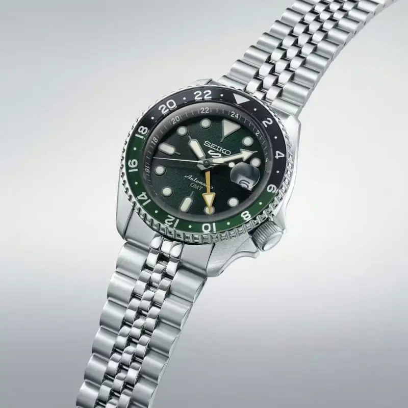 Seiko 5 Sports GMT — vista 2