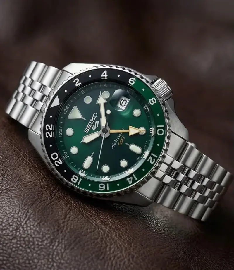 Seiko 5 Sports GMT — vista 3